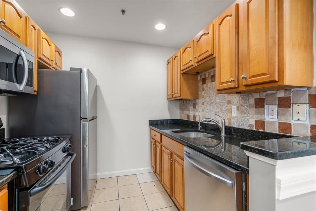 Condominium at 7 Central Square # 401, Lynn MA 01901, Lynn, photo 14 of 19