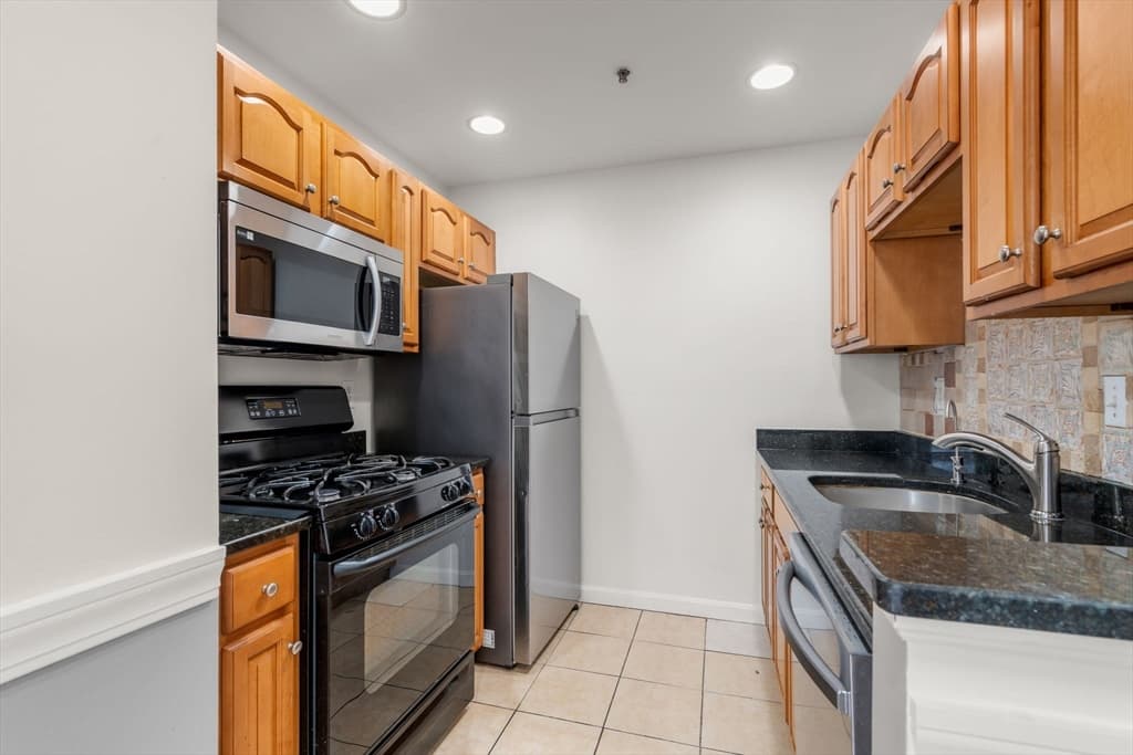 Condominium at 7 Central Square # 401, Lynn MA 01901, Lynn, photo 15 of 19
