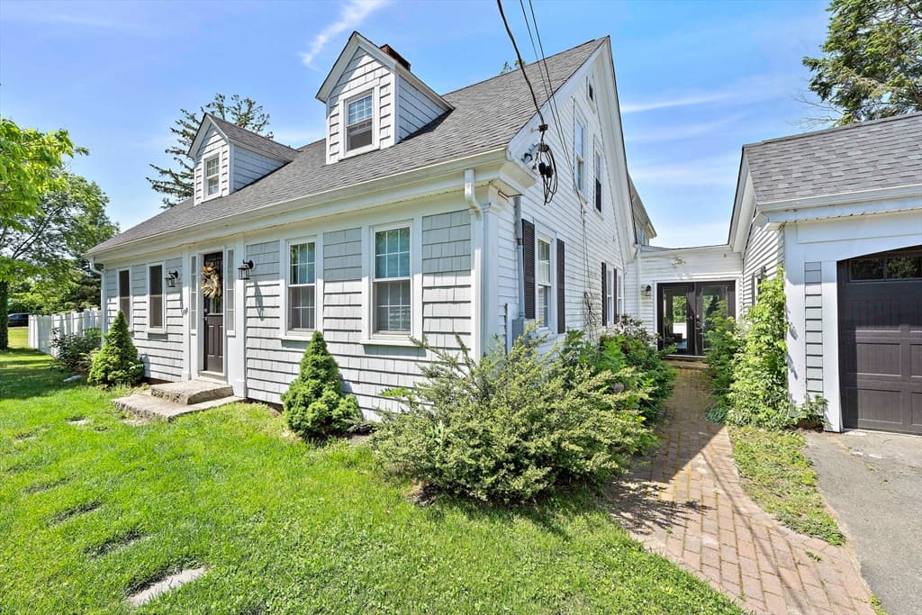 139 Washington Street, East Bridgewater MA 02333 photo 2