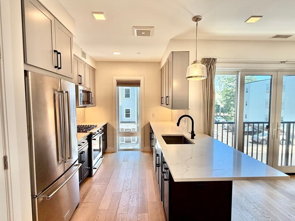 Condominium at 287 Maverick Avenue # 202, Boston MA 02128, Boston, photo 3 of 23