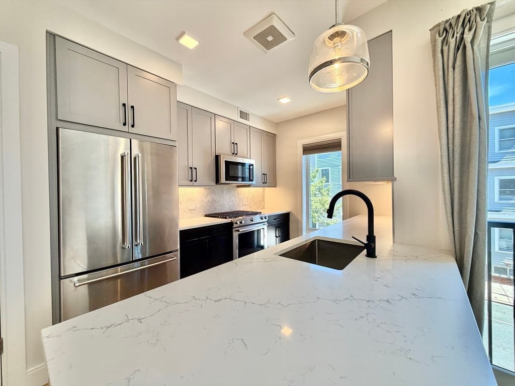 Condominium at 287 Maverick Avenue # 202, Boston MA 02128, Boston, photo 5 of 23