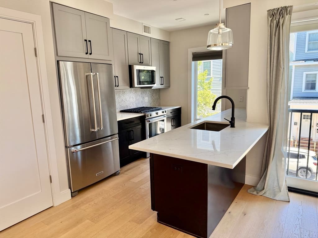 Condominium at 287 Maverick Avenue # 202, Boston MA 02128, Boston, photo 4 of 23