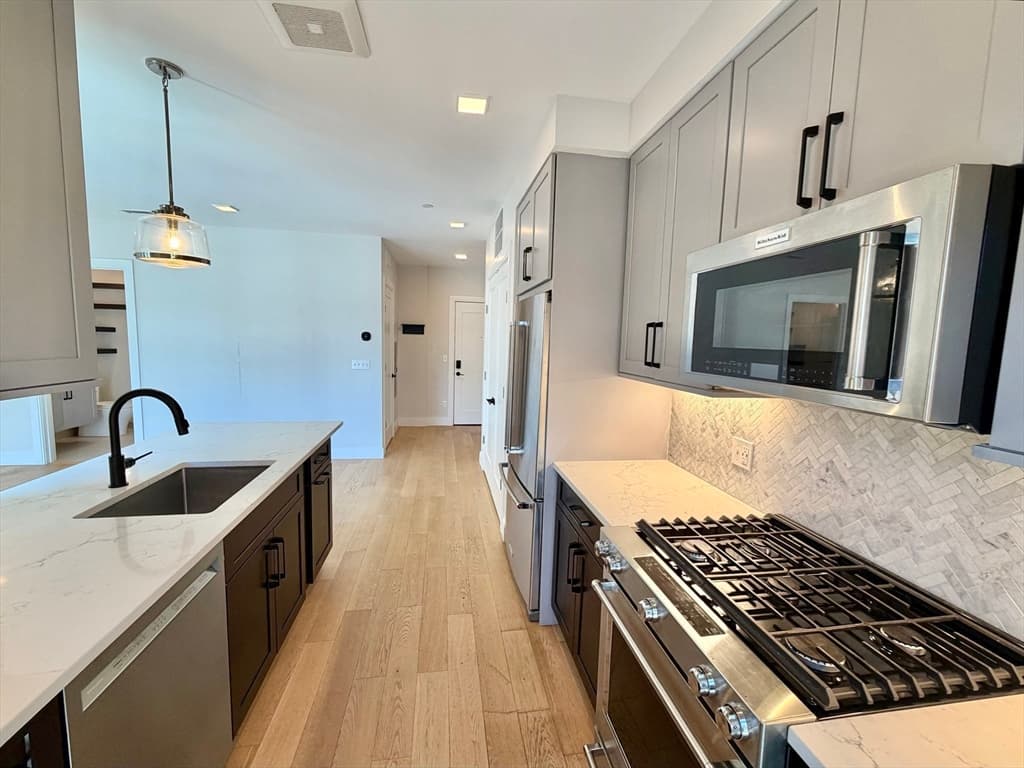 Condominium at 287 Maverick Avenue # 202, Boston MA 02128, Boston, photo 8 of 23