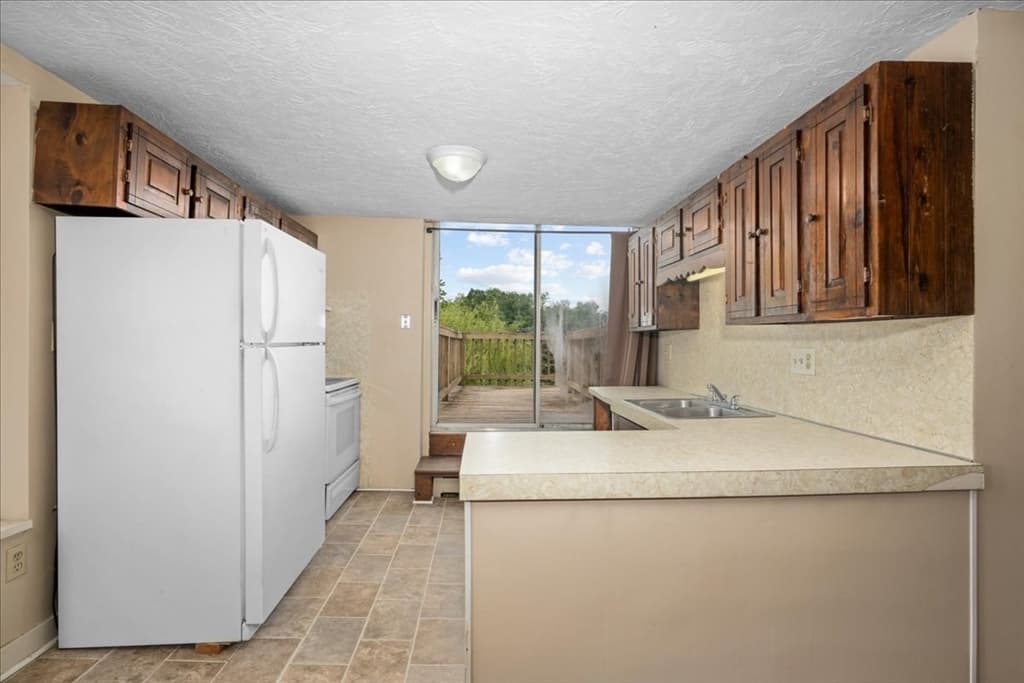 4 Family at 331 N Main St, North Brookfield MA 01535, photo 6 of 42