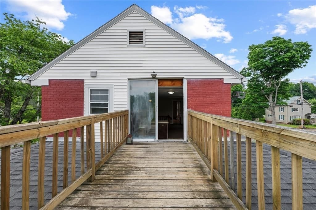 4 Family at 331 N Main St, North Brookfield MA 01535, photo 13 of 42
