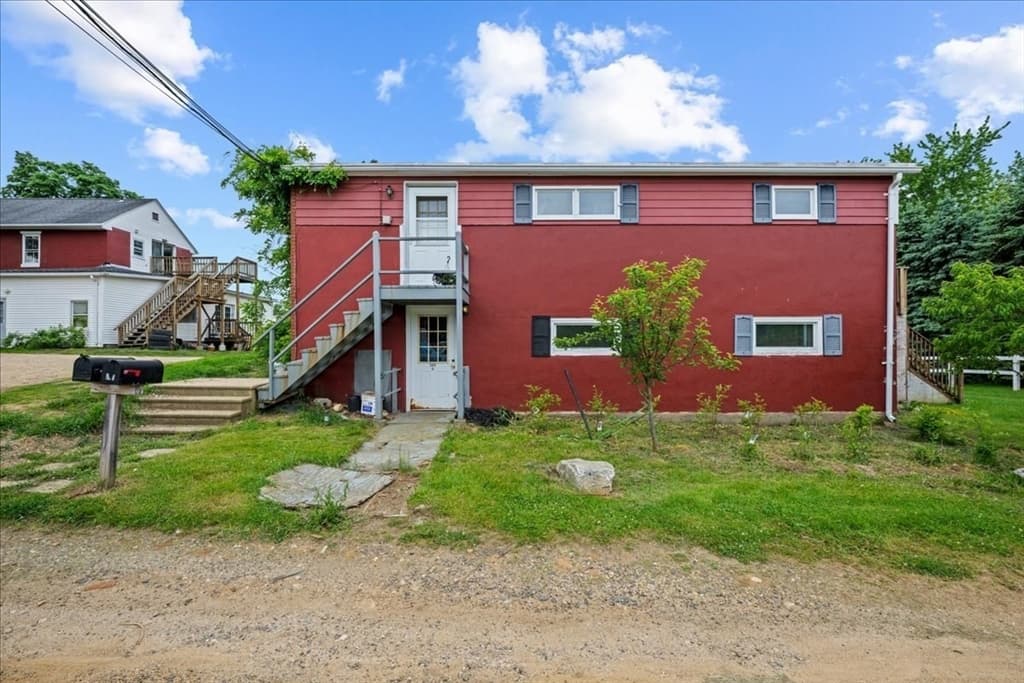 4 Family at 331 N Main St, North Brookfield MA 01535, photo 24 of 42