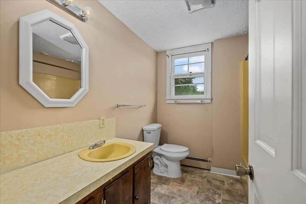 4 Family at 331 N Main St, North Brookfield MA 01535, photo 11 of 42