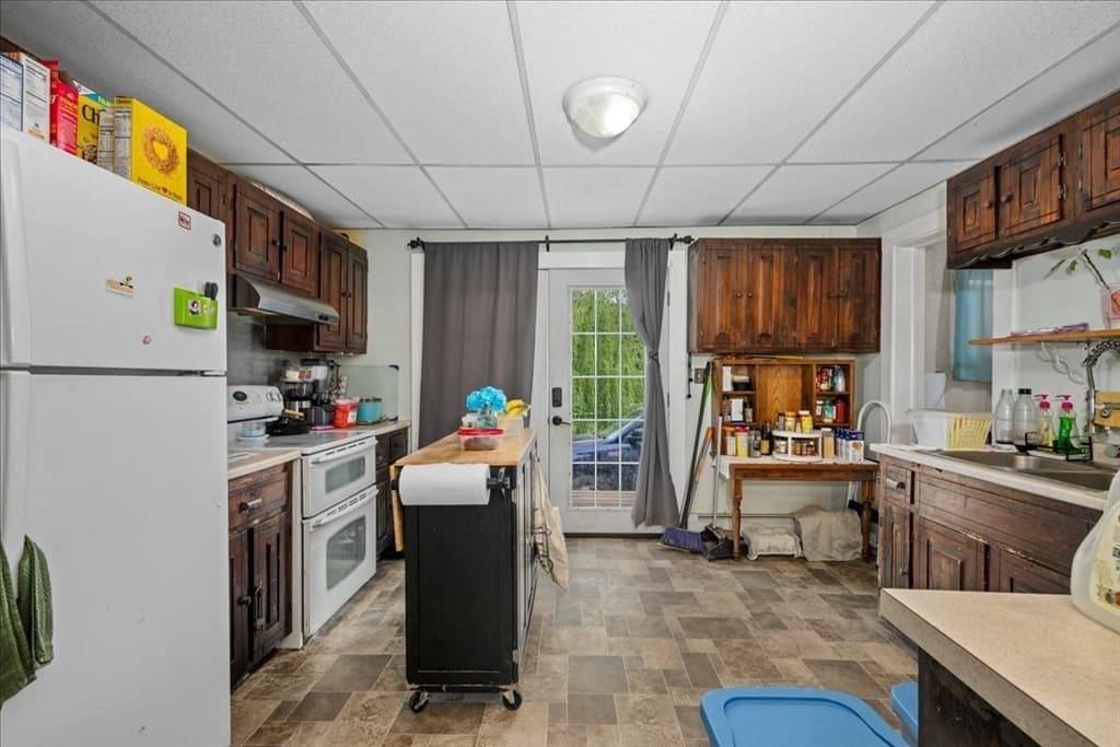 4 Family at 331 N Main St, North Brookfield MA 01535, photo 19 of 42