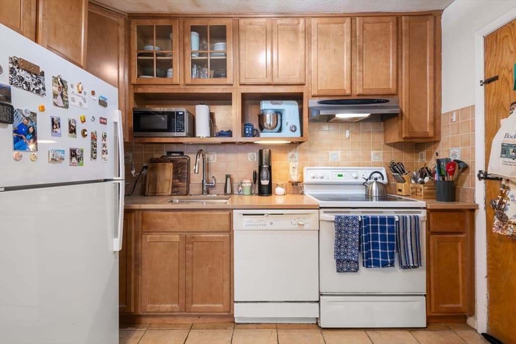 Condominium at 2 Larose Pl # 10, Boston MA 02135, photo 2 of 22
