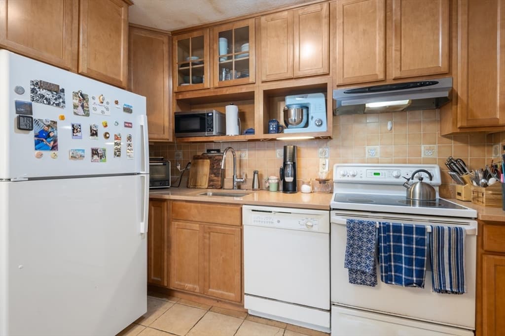 Condominium at 2 Larose Pl # 10, Boston MA 02135, photo 8 of 22