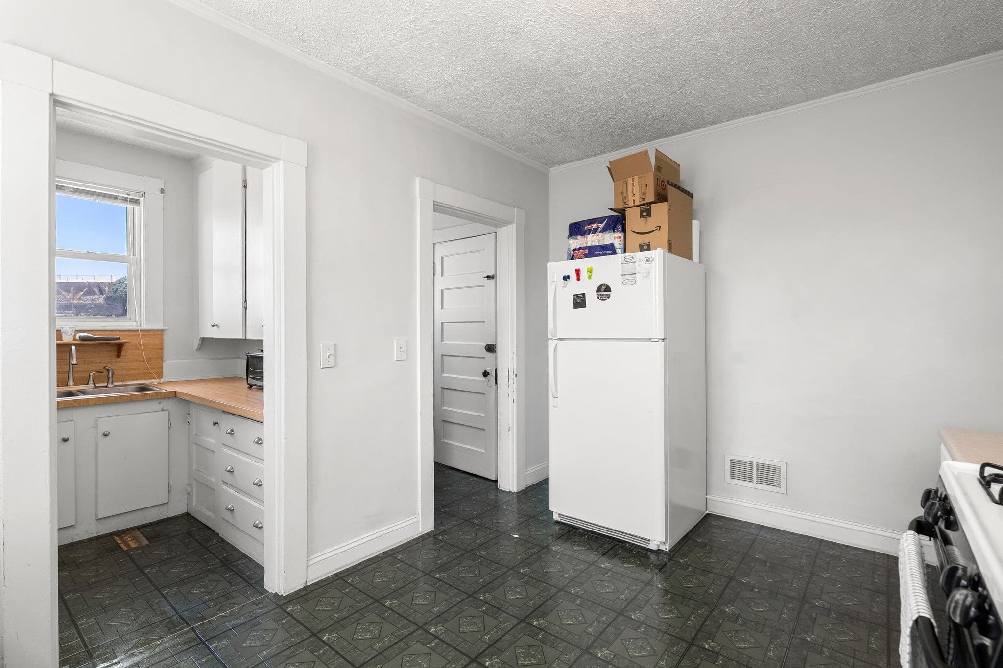 3 Family at 228-230 Euclid Ave, Lynn MA 01904, photo 28 of 42