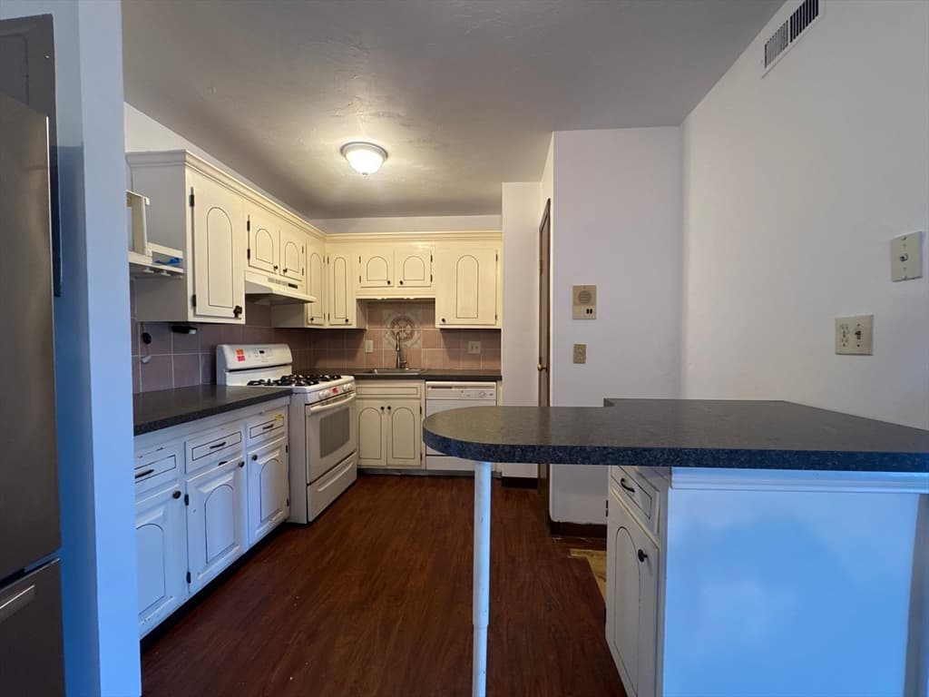 Condominium at 685 Oak St # 12, Brockton MA 02301, Brockton, photo 5 of 19