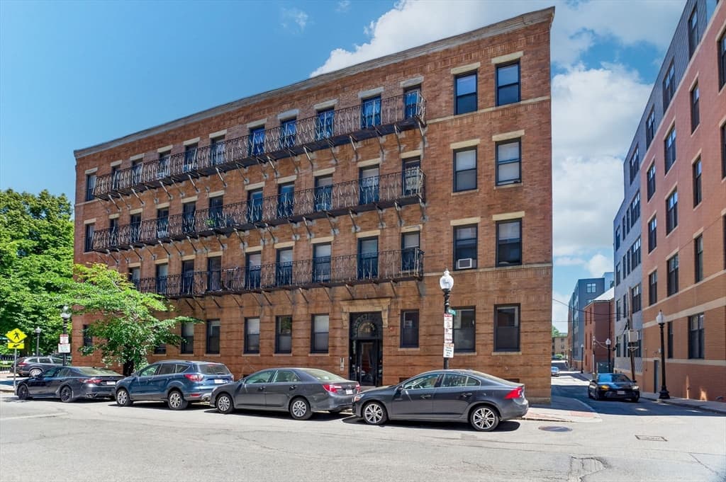 Condominium at 36 E Newton St # 1, Boston MA 02118, Boston, photo 2 of 17