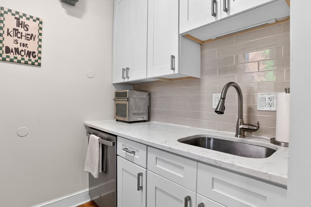 Condominium at 36 E Newton St # 1, Boston MA 02118, Boston, photo 8 of 17