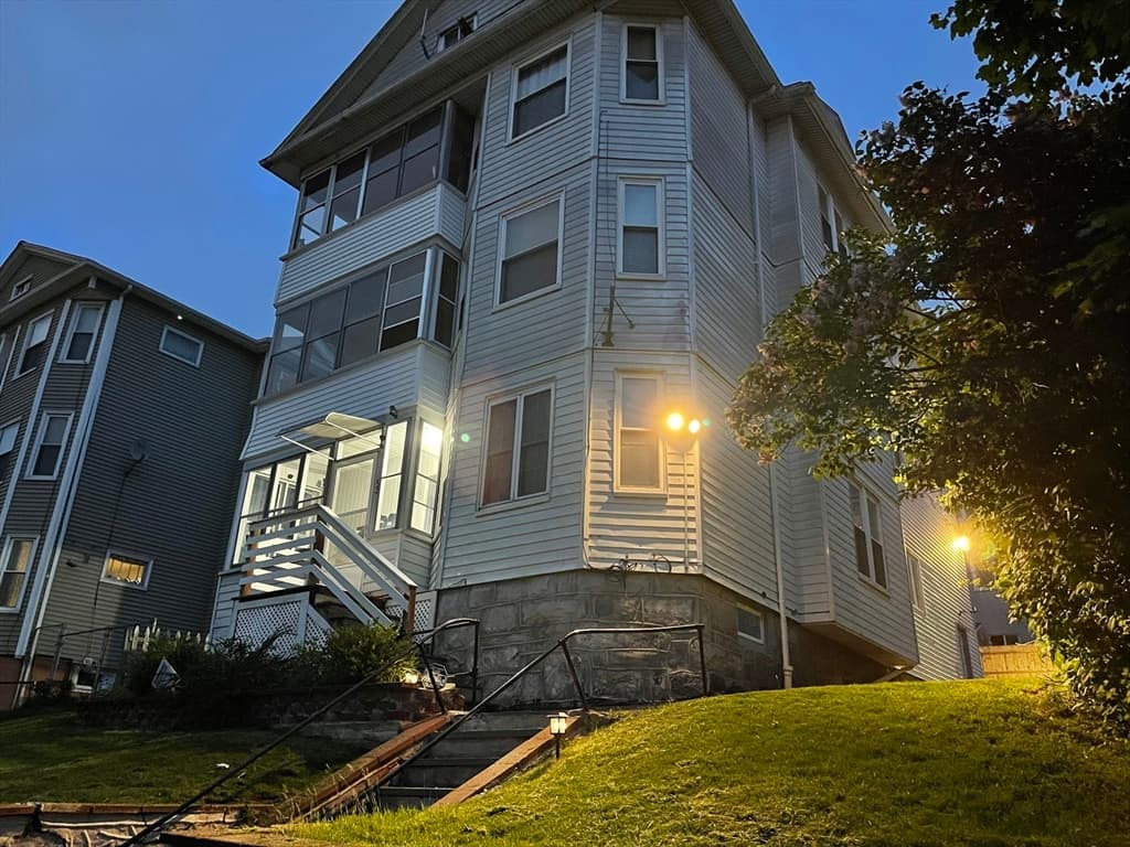 93 Sterling St, Worcester MA 01610