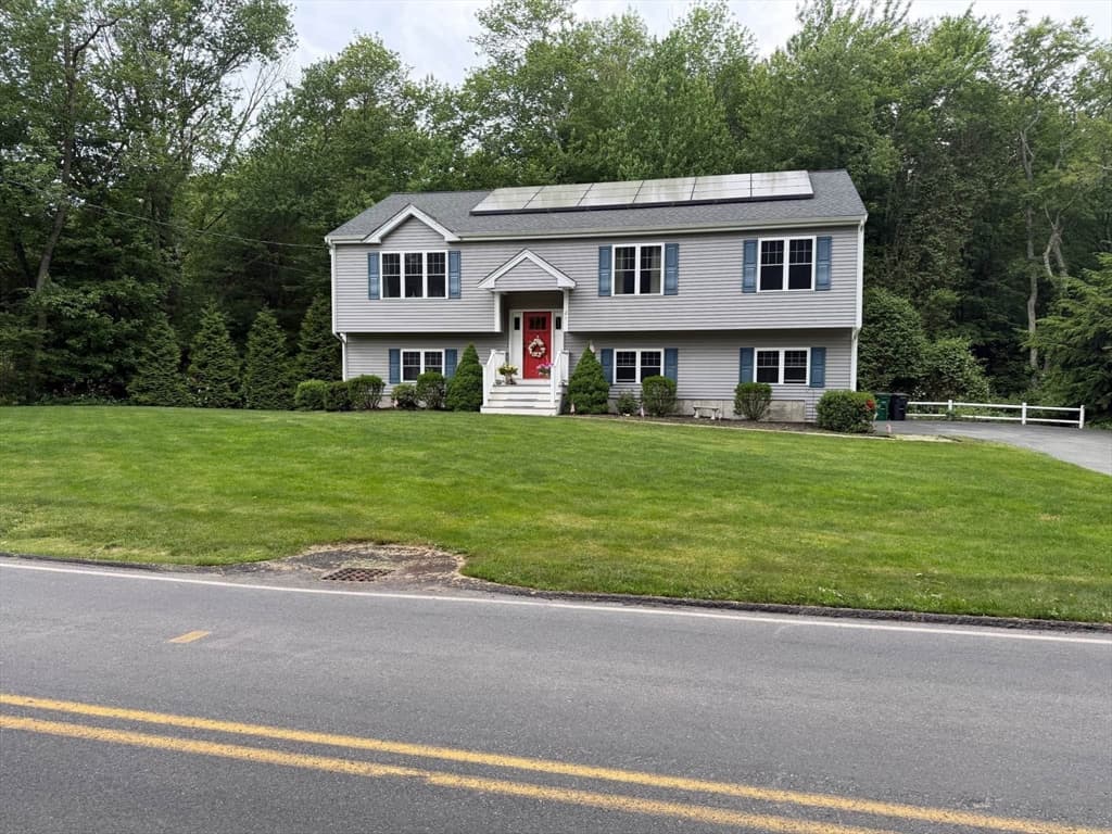 21 Forest St, Pembroke MA 02359