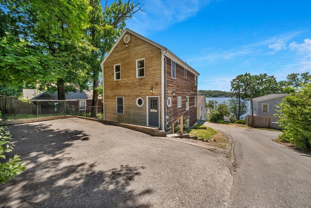 11 Beech Ln, Amesbury MA 01913