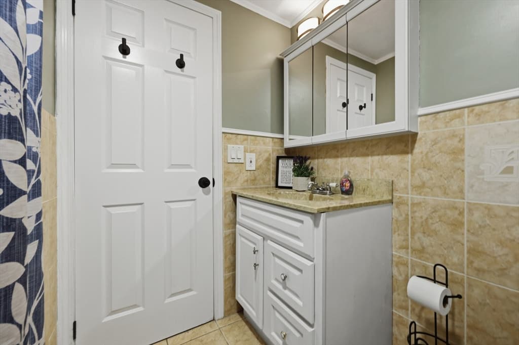 Condominium at 108 Marlborough Street # 108, Chelsea MA 02150, Chelsea, photo 18 of 37
