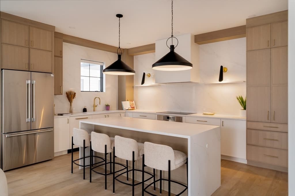 Single Family Residence at 15 South Waverly, Boston MA 02135, photo 7 of 32