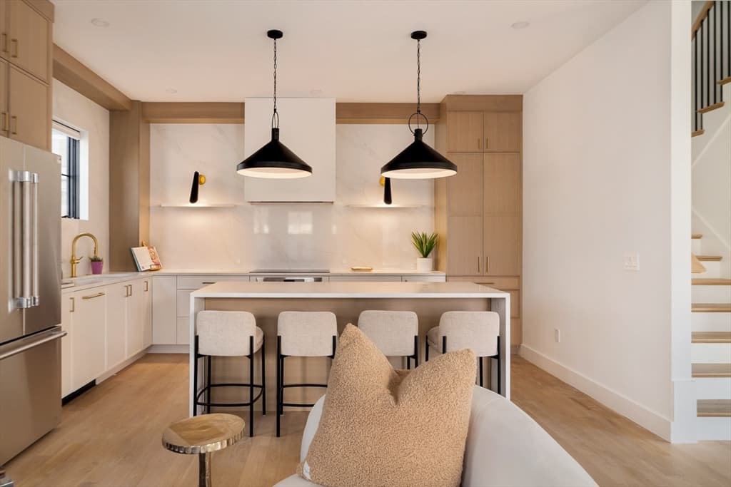 Single Family Residence at 15 South Waverly, Boston MA 02135, photo 5 of 32