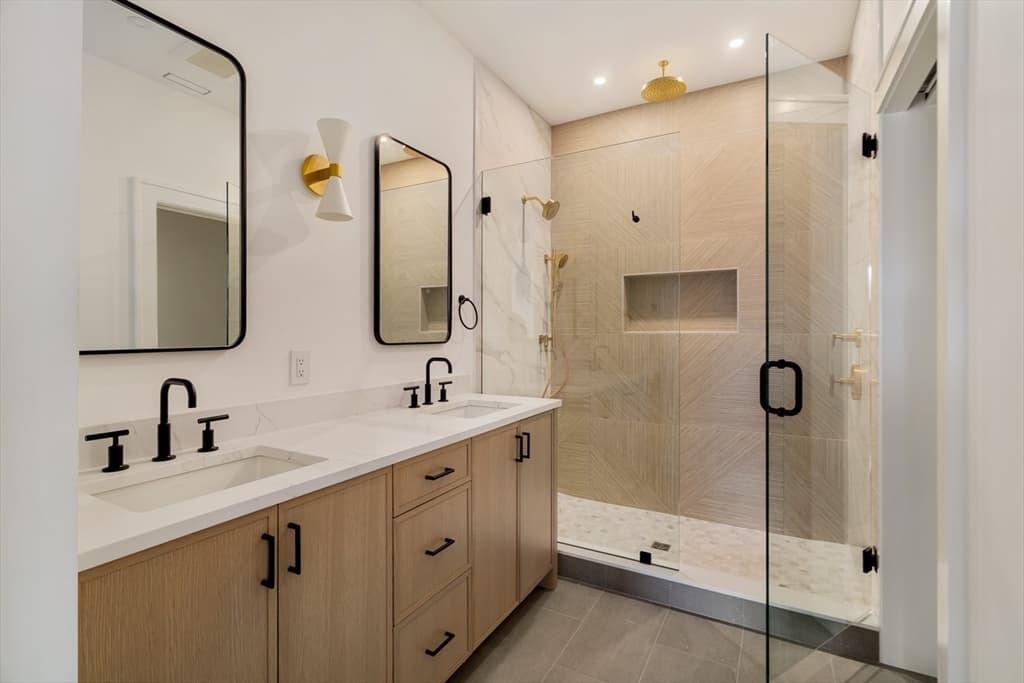 Single Family Residence at 15 South Waverly, Boston MA 02135, photo 24 of 32