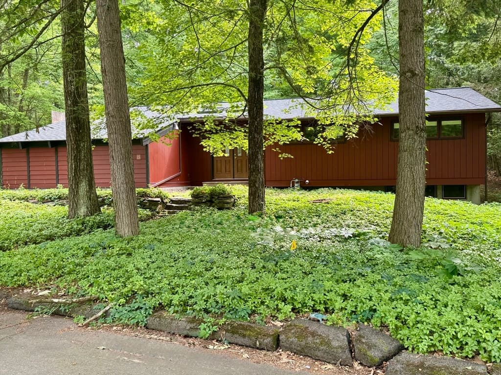 15 Red Fox Ln, Amherst MA 01002 photo 2