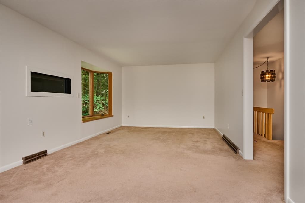 15 Red Fox Ln, Amherst MA 01002 photo 8