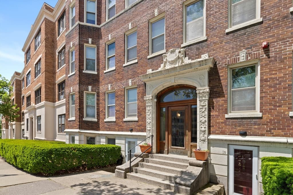 1645 Commonwealth Ave # 17, Boston MA 02135
