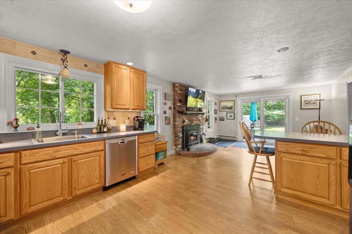 115 Springhill Ave, Bridgewater MA 02324