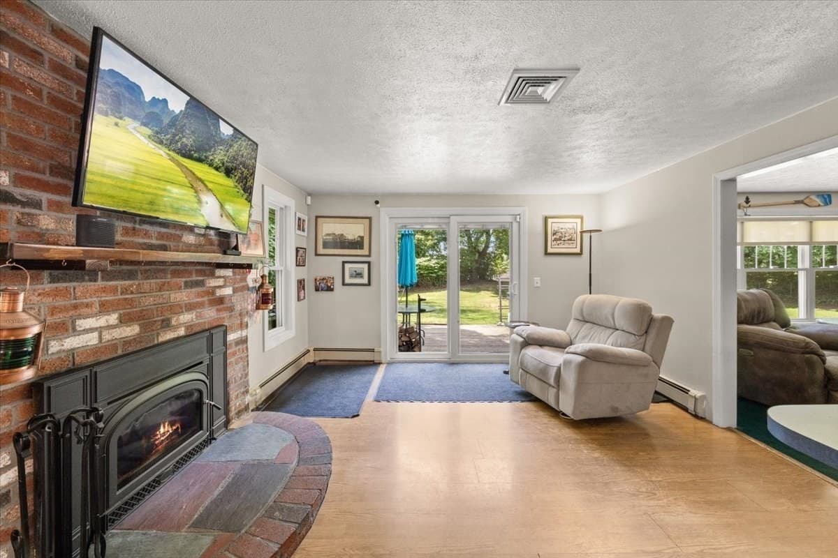 Single Family Residence at 115 Springhill Ave, Bridgewater MA 02324, photo 5 of 17