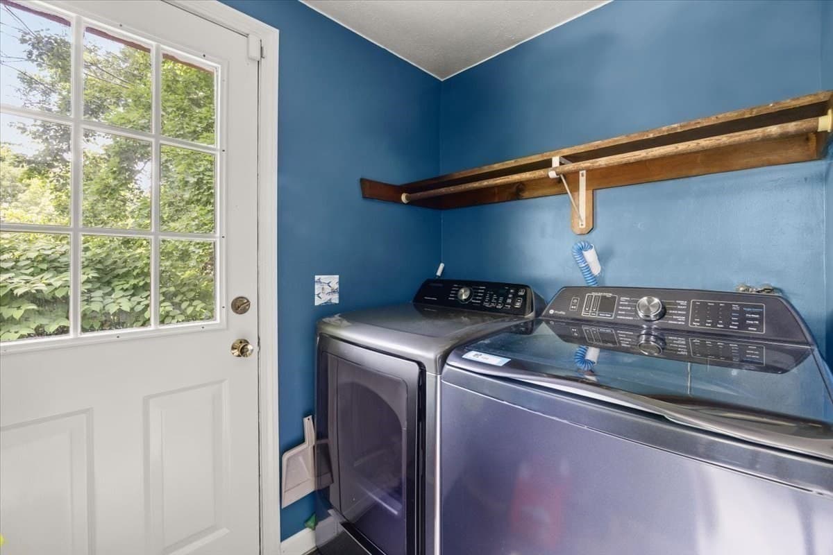 Single Family Residence at 115 Springhill Ave, Bridgewater MA 02324, photo 9 of 17