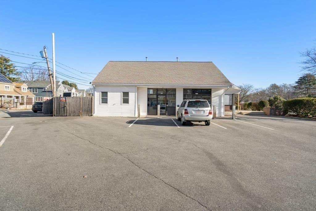 655 Saw Mill Brook Pkwy, Newton MA 02459 photo 5