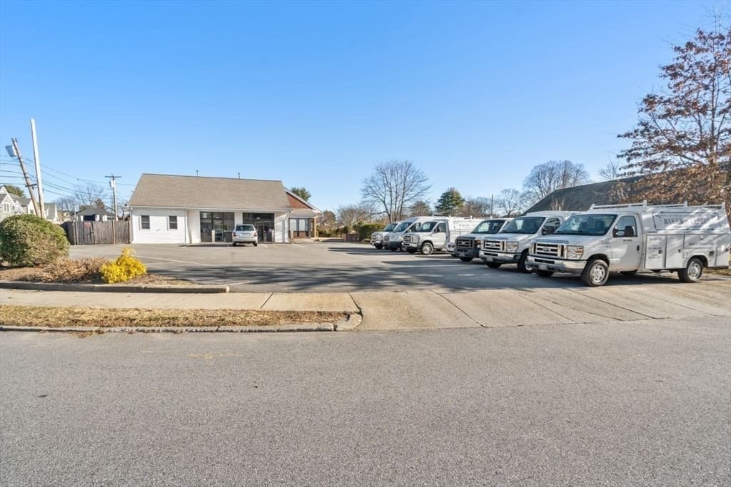 655 Saw Mill Brook Pkwy, Newton MA 02459 photo 4