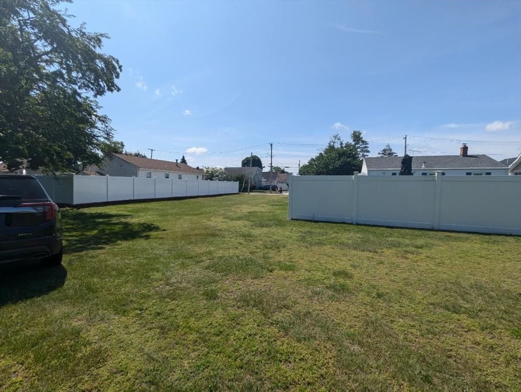 21 Pommenville St, Pawtucket RI 02861 photo 3