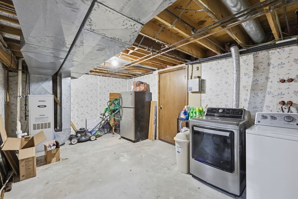 164 Arnold Ave, Springfield MA 01119 photo 37