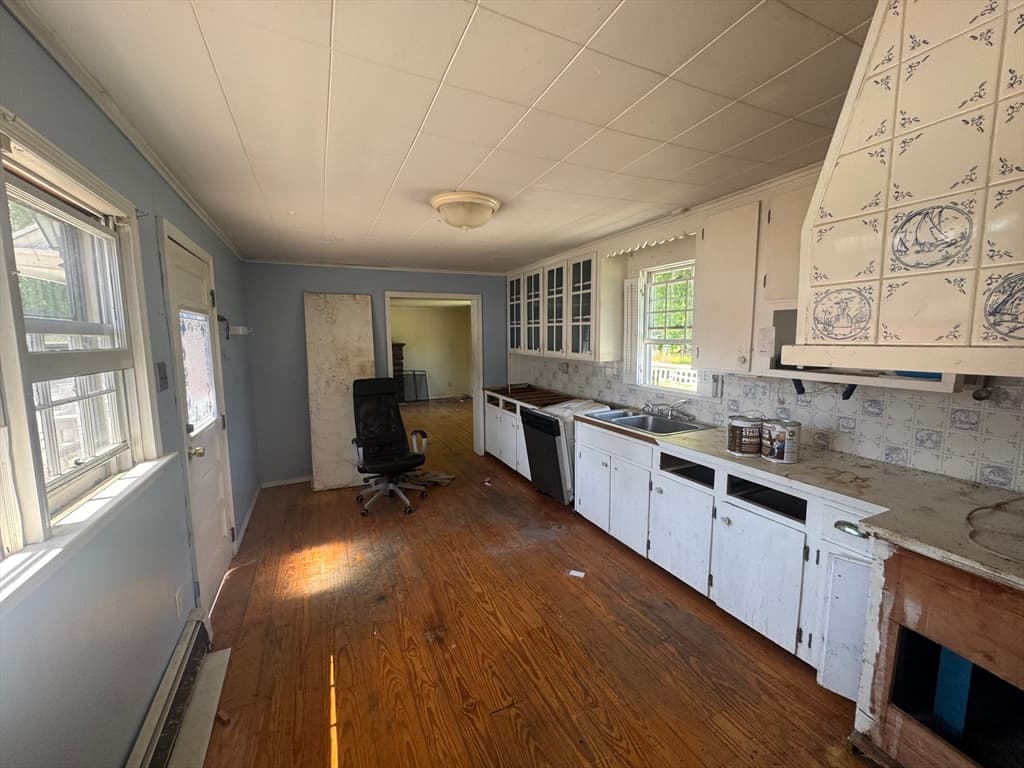 Single Family Residence at 252 Main St, Medway MA 02053, Medway, photo 17 of 39