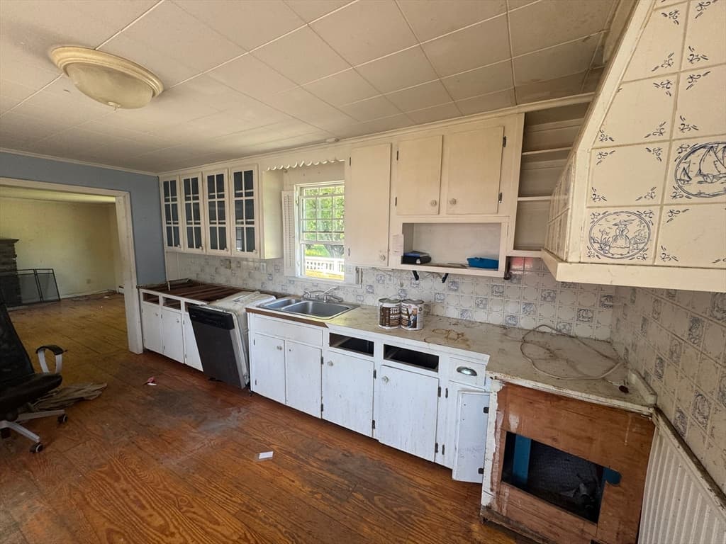 Single Family Residence at 252 Main St, Medway MA 02053, Medway, photo 18 of 39