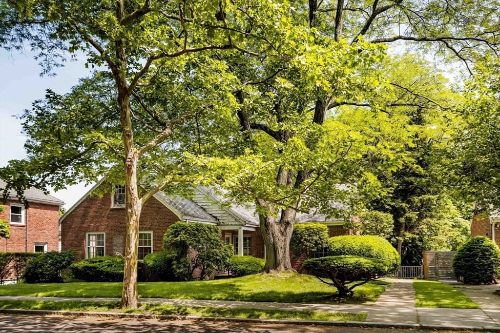 77 Jordan Rd, Brookline MA 02446
