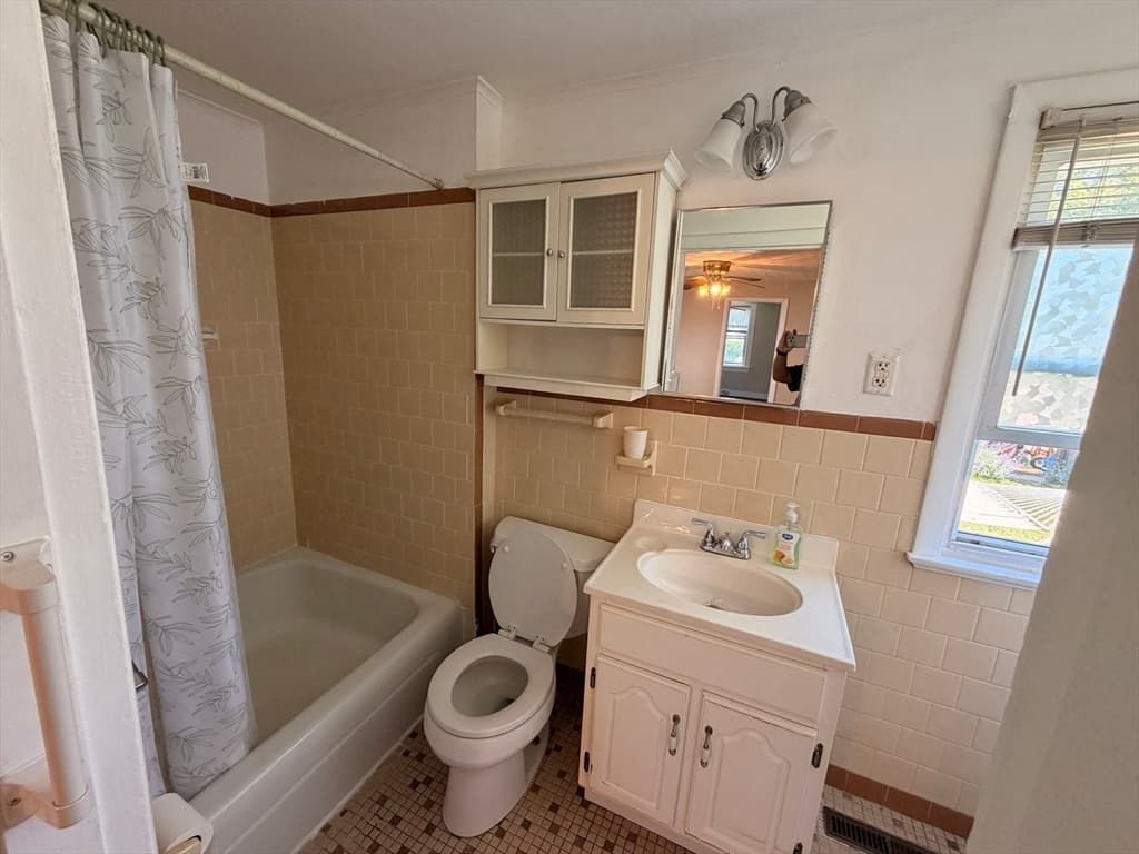 326 Thacher St, Attleboro MA 02703 photo 6