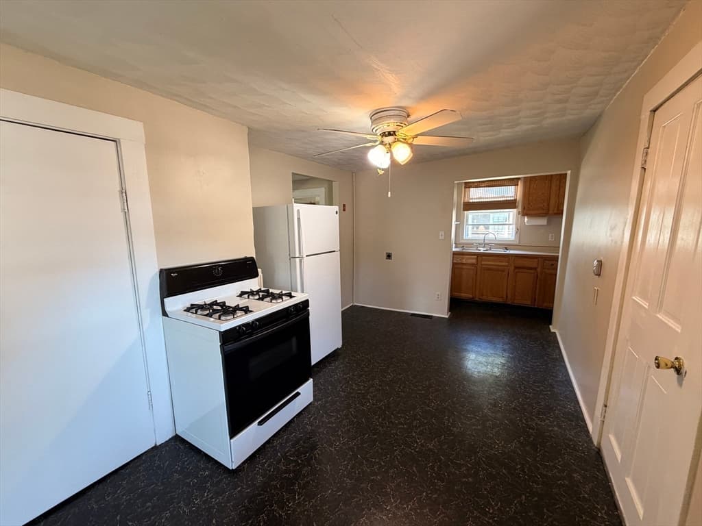 326 Thacher St, Attleboro MA 02703 photo 7