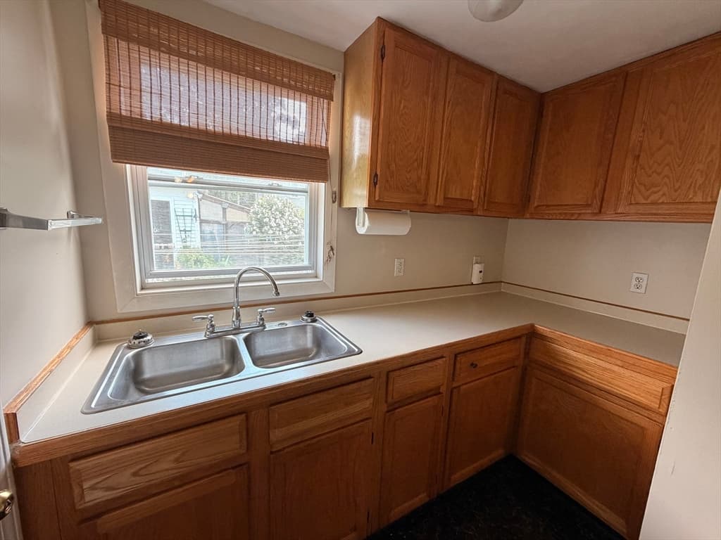 326 Thacher St, Attleboro MA 02703 photo 3
