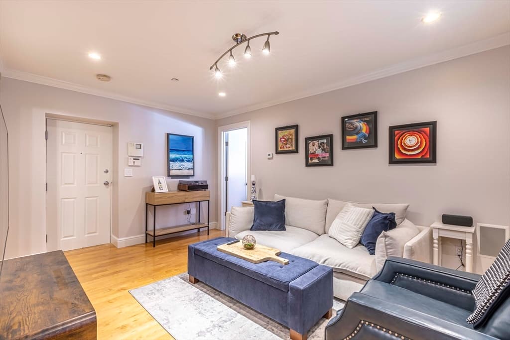 Condominium at 52 Cooper St. # 1, Boston MA 02113, photo 6 of 12