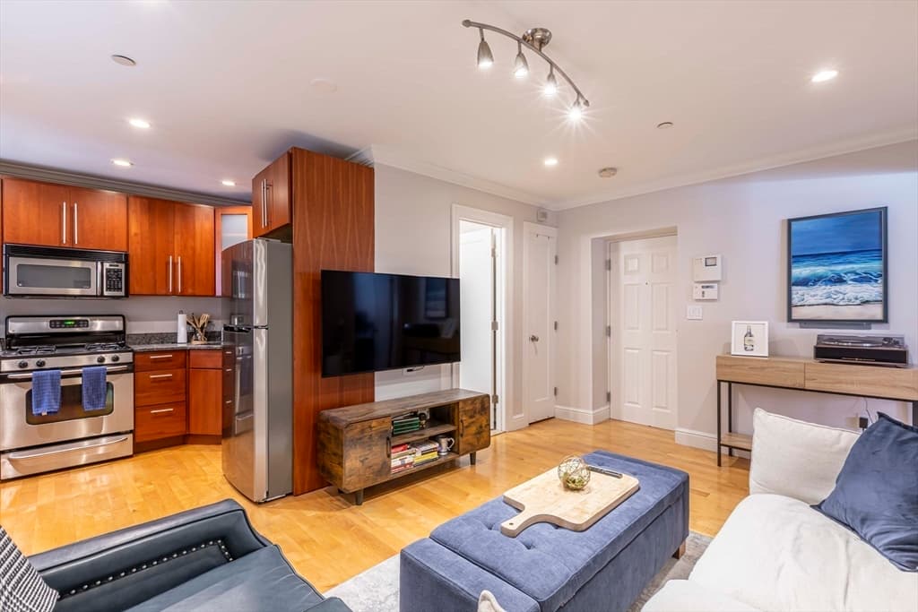 Condominium at 52 Cooper St. # 1, Boston MA 02113, photo 3 of 12