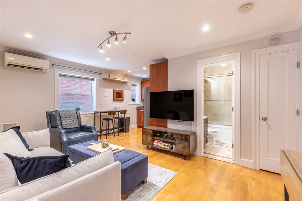 Condominium at 52 Cooper St. # 1, Boston MA 02113, photo 5 of 12