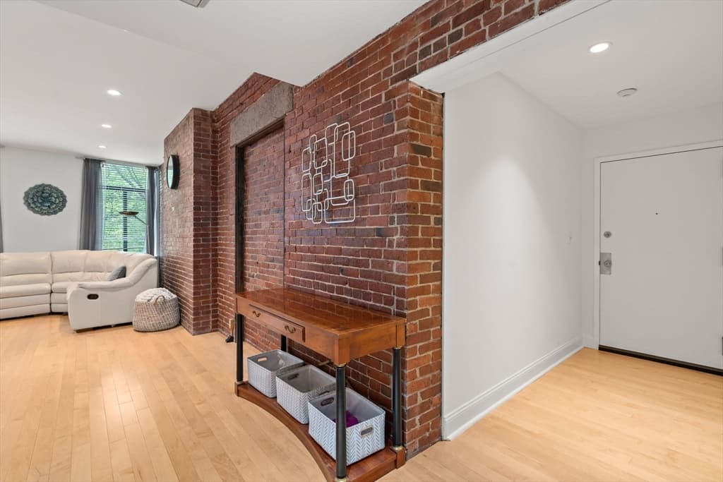 Condominium at 142 Commercial St # 304, Boston MA 02109, photo 3 of 26