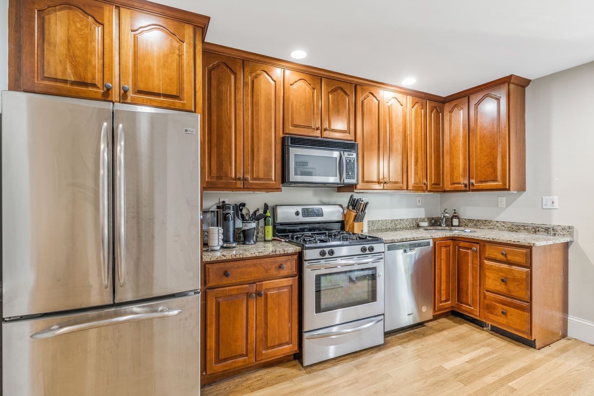 Condominium at 129 M St # 1, Boston MA 02127, Boston, photo 2 of 11