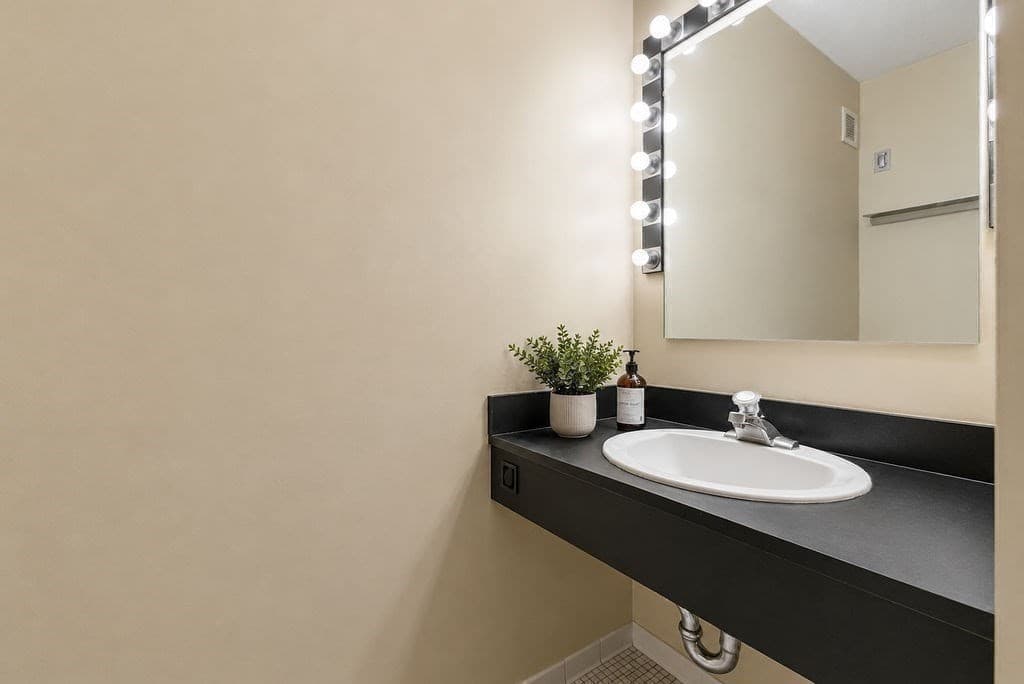 Condominium at 65 E India Row # 15C, Boston MA 02110, photo 13 of 29