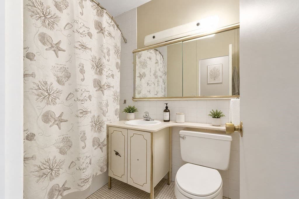 Condominium at 65 E India Row # 15C, Boston MA 02110, photo 16 of 29