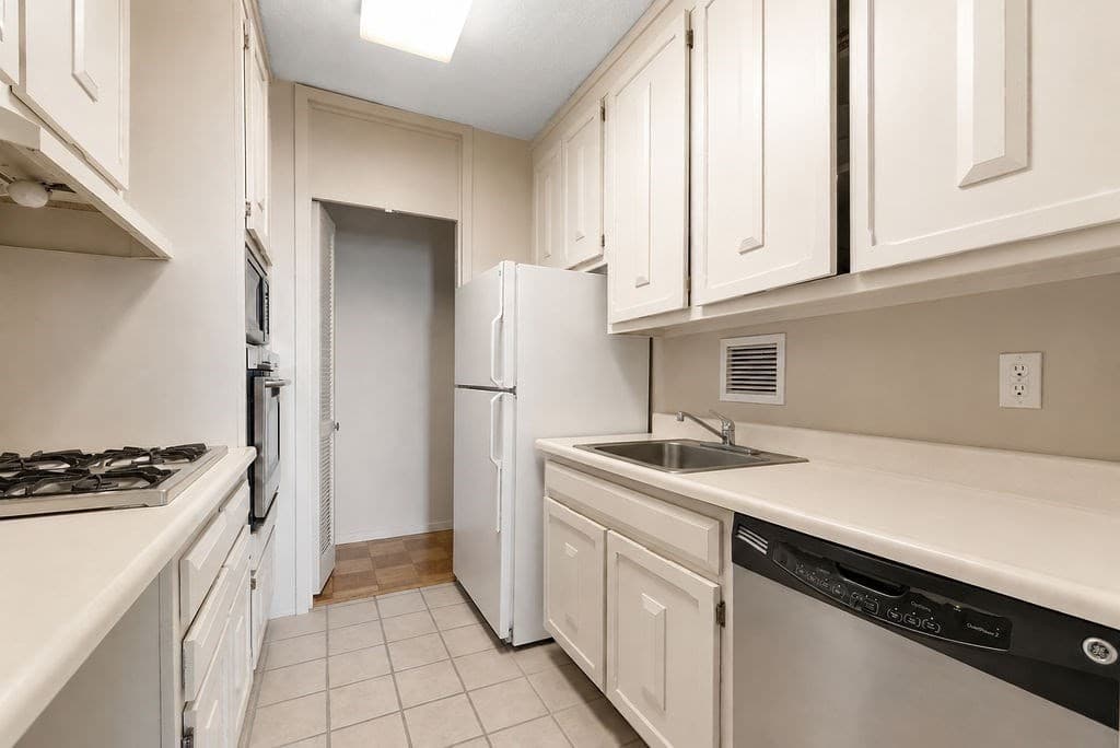 Condominium at 65 E India Row # 15C, Boston MA 02110, photo 12 of 29