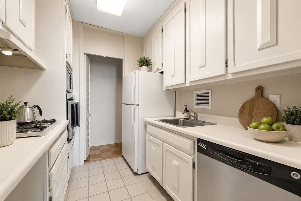 Condominium at 65 E India Row # 15C, Boston MA 02110, photo 11 of 29